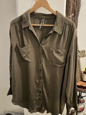 Anthropologie Lightweight Button-Up Shirt in Olive Green